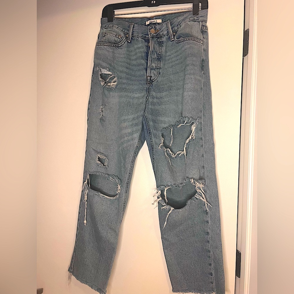 Distressed cropped boyfriend relaxed jeans - so cute on!